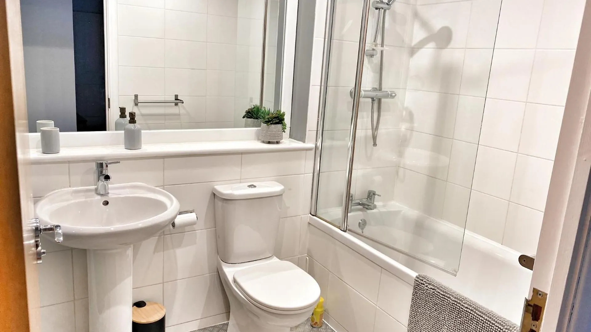 Spacious Ground Floor, 2 Bed By Lains Lettings M Aberdeen